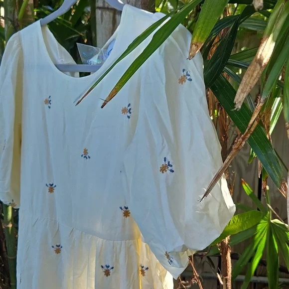 Polagram Cream Floral Dress - Picture 3 of 10